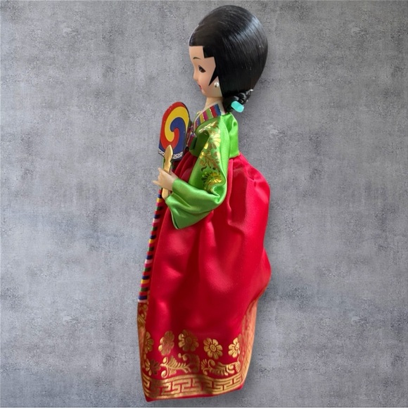 Vintage Korean Beauty Hanbok Doll - Picture 5 of 7